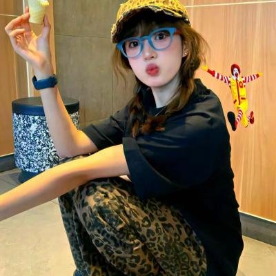 白山茶与黑月光